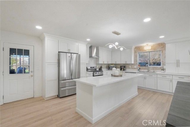 454 Oakwood Drive, Los Banos, CA 93635