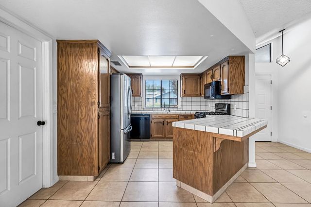 1718 Ash Avenue, Clovis, CA 93611