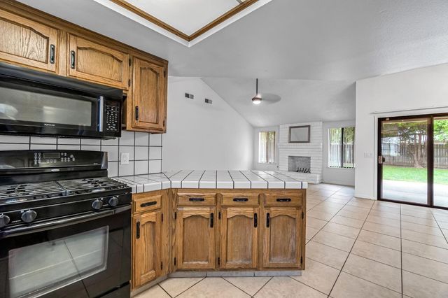 1718 Ash Avenue, Clovis, CA 93611