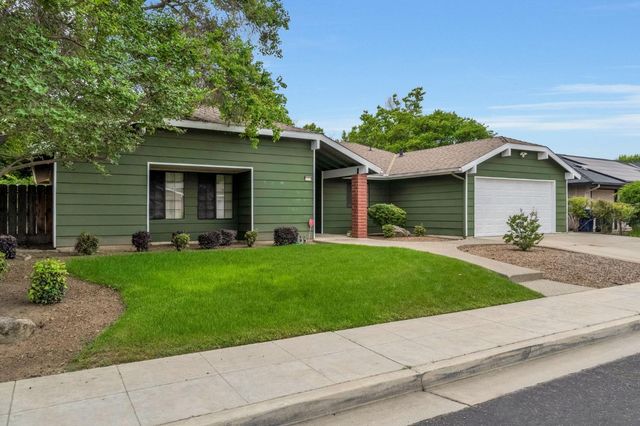 1718 Ash Avenue, Clovis, CA 93611