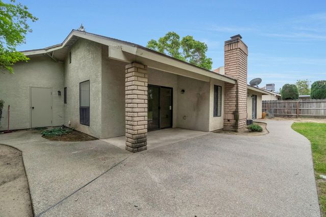 1718 Ash Avenue, Clovis, CA 93611