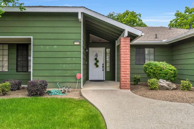 1718 Ash Avenue, Clovis, CA 93611