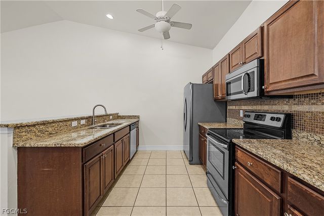 902 SW 39th TER, Cape Coral, FL 33914