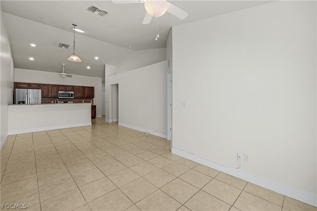 902 SW 39th TER, Cape Coral, FL 33914