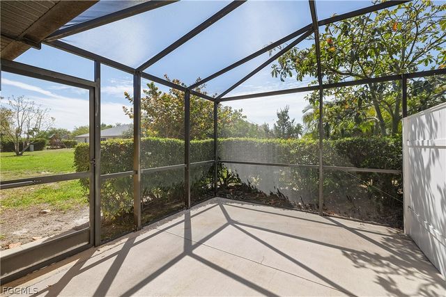 902 SW 39th TER, Cape Coral, FL 33914