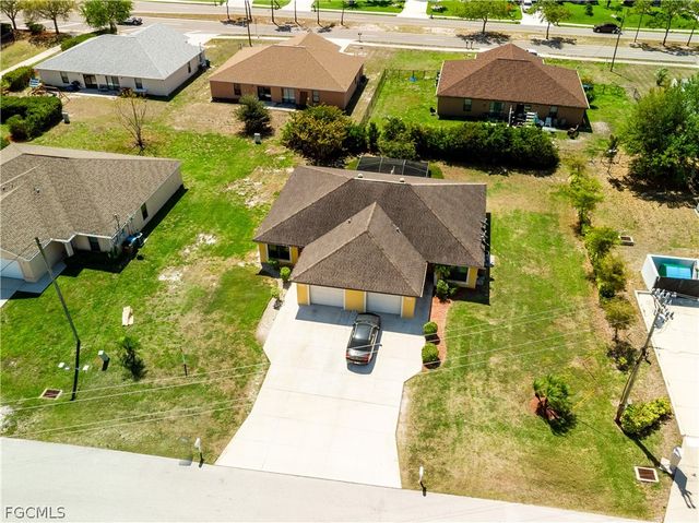 902 SW 39th TER, Cape Coral, FL 33914