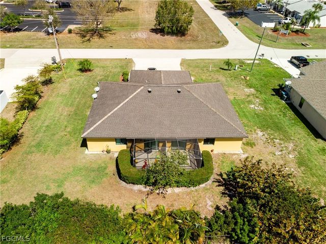 902 SW 39th TER, Cape Coral, FL 33914