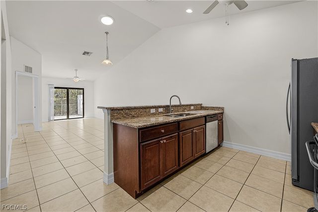 902 SW 39th TER, Cape Coral, FL 33914