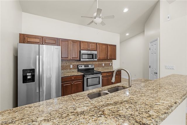 902 SW 39th TER, Cape Coral, FL 33914