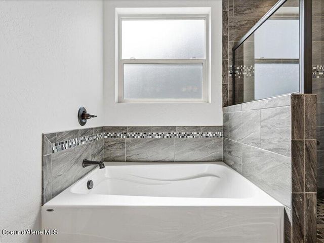 8023 N DARLENA LOOP, Coeur D'alene, ID 83815