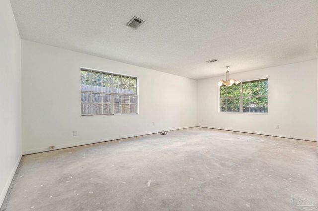 8204 Squire Rd, Pensacola, FL 32514