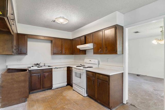 8204 Squire Rd, Pensacola, FL 32514