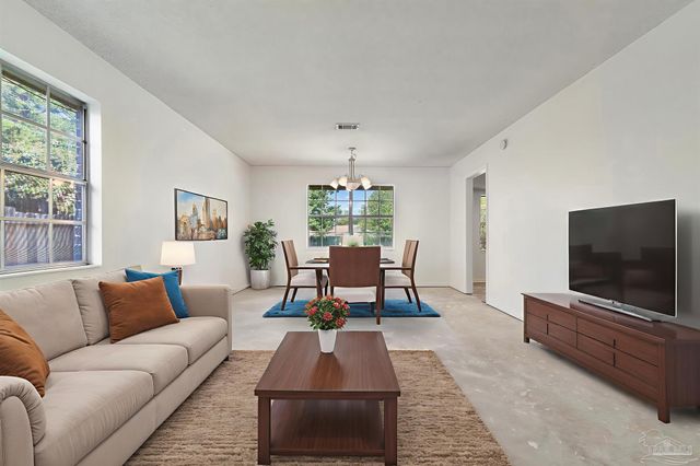 8204 Squire Rd, Pensacola, FL 32514