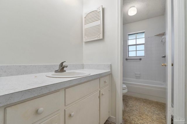 8204 Squire Rd, Pensacola, FL 32514