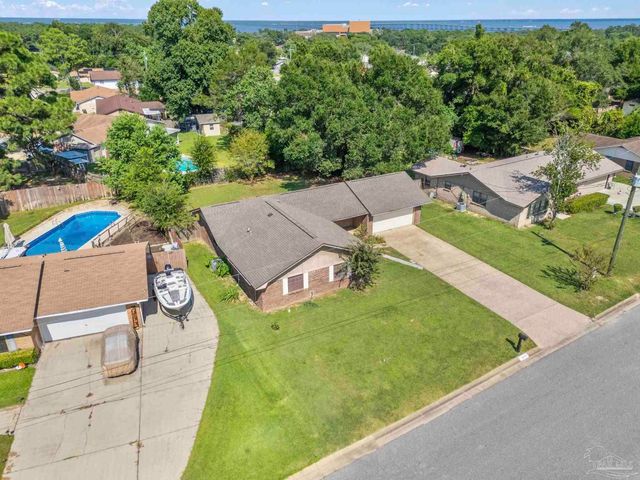 8204 Squire Rd, Pensacola, FL 32514