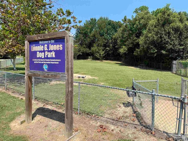 8204 Squire Rd, Pensacola, FL 32514