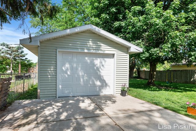 3643 Wyoming Avenue, Wyoming, MI 49519