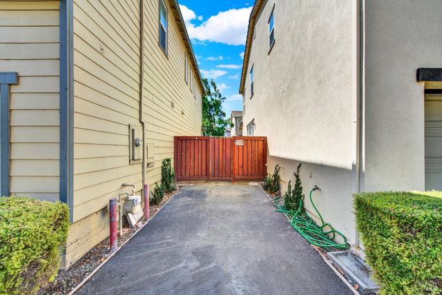 1667 Vicksburg Dr, Fairfield, CA 94533