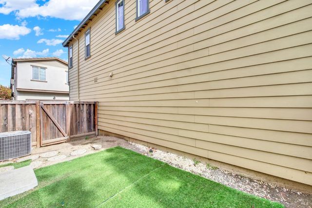 1667 Vicksburg Dr, Fairfield, CA 94533