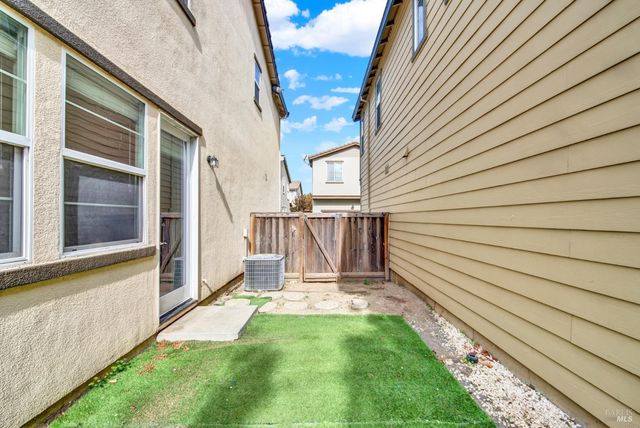 1667 Vicksburg Dr, Fairfield, CA 94533