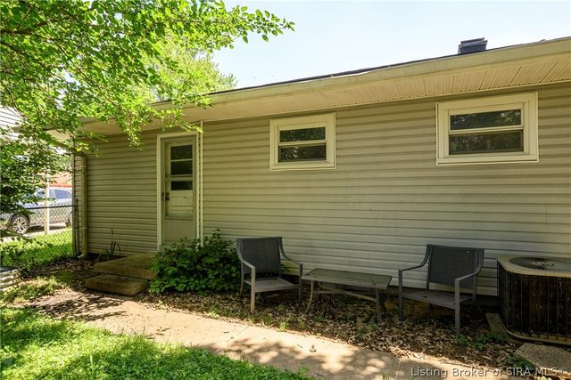 1515 Elliott Avenue, Jeffersonville, IN 47130