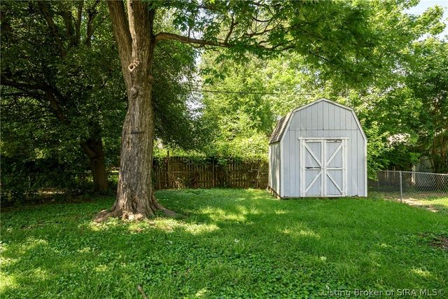 1515 Elliott Avenue, Jeffersonville, IN 47130