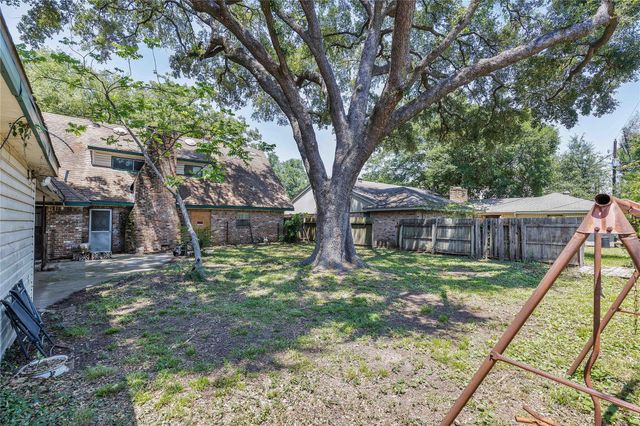 915 Chantilly Lane, Houston, TX 77018