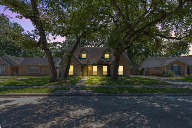 915 Chantilly Lane, Houston, TX 77018