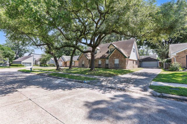 915 Chantilly Lane, Houston, TX 77018