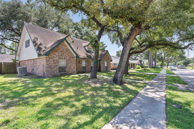 915 Chantilly Lane, Houston, TX 77018