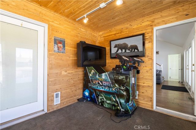 841 Paine Rd, Big Bear Lake, CA 92315