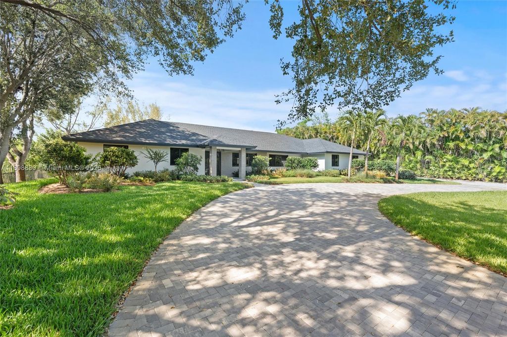 15901 SW 54th Pl, Southwest Ranches, FL 33331