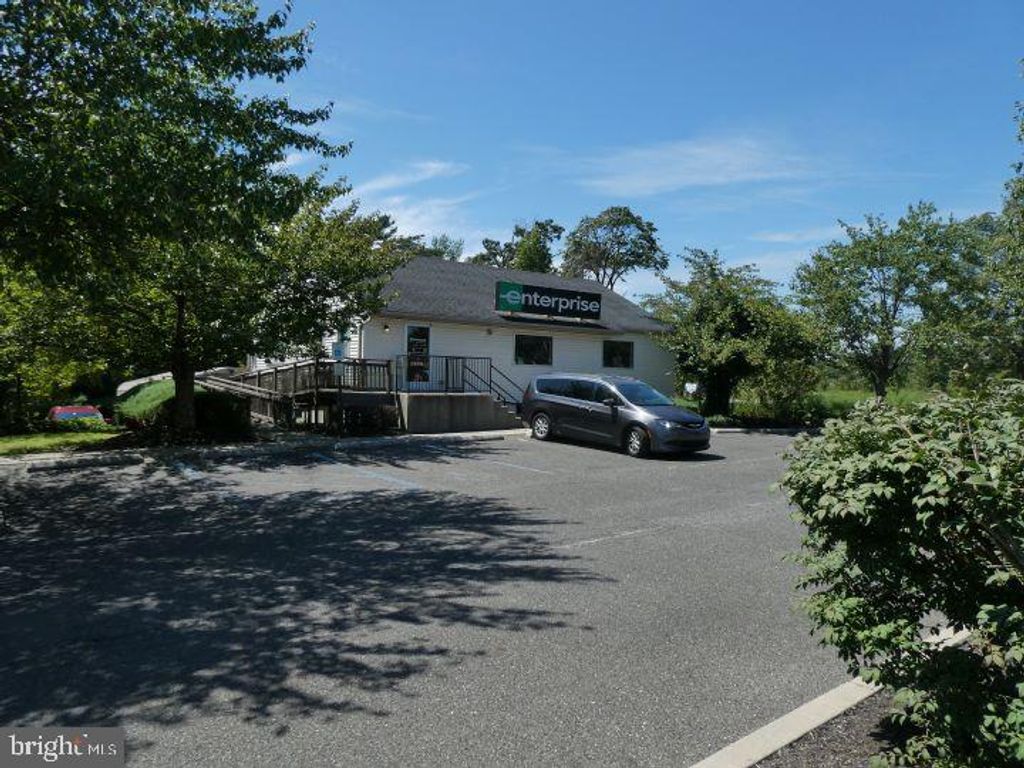 198 S ROUTE 73, BERLIN, NJ 08009 — exterior