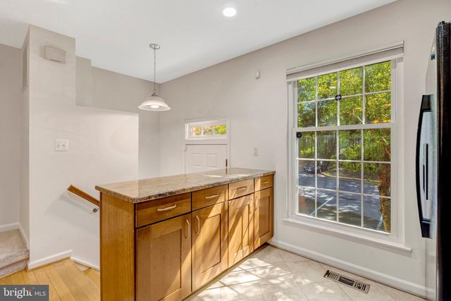 6586 SKYLEMAR TRL, Centreville, VA 20121