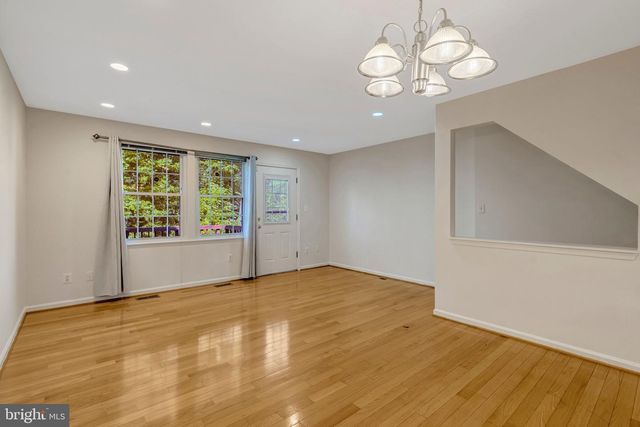 6586 SKYLEMAR TRL, Centreville, VA 20121