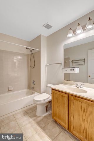 6586 SKYLEMAR TRL, Centreville, VA 20121