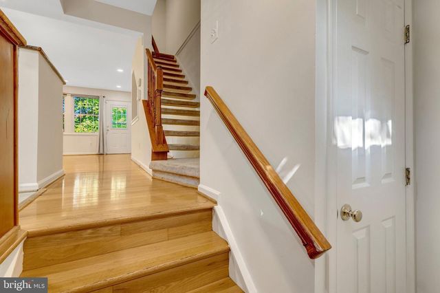 6586 SKYLEMAR TRL, Centreville, VA 20121