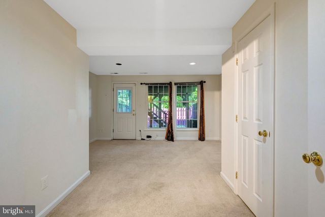6586 SKYLEMAR TRL, Centreville, VA 20121