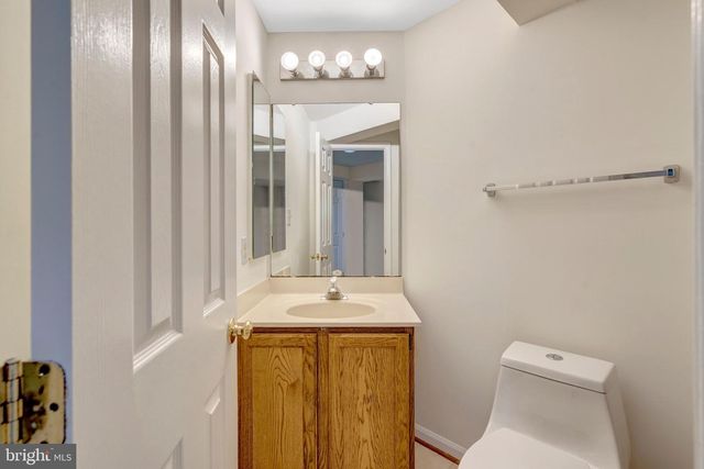 6586 SKYLEMAR TRL, Centreville, VA 20121