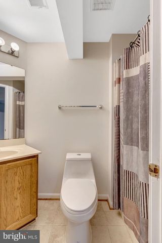 6586 SKYLEMAR TRL, Centreville, VA 20121