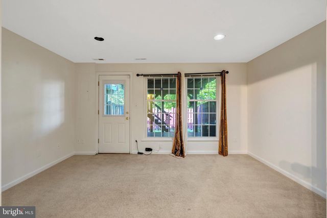 6586 SKYLEMAR TRL, Centreville, VA 20121