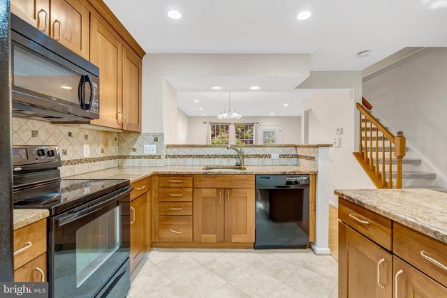 6586 SKYLEMAR TRL, Centreville, VA 20121