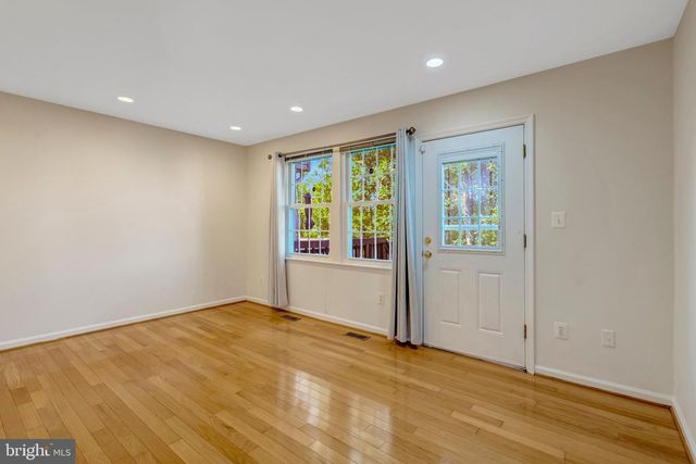 6586 SKYLEMAR TRL, Centreville, VA 20121