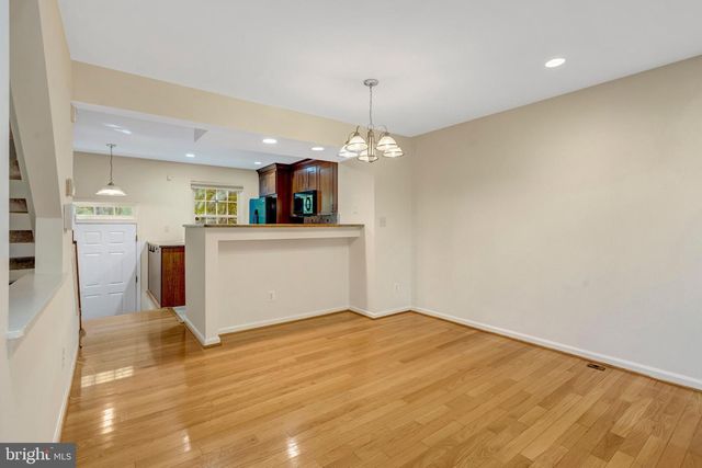 6586 SKYLEMAR TRL, Centreville, VA 20121