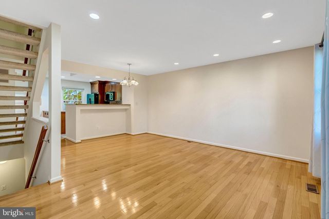 6586 SKYLEMAR TRL, Centreville, VA 20121