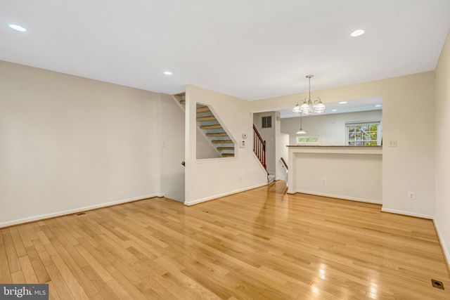 6586 SKYLEMAR TRL, Centreville, VA 20121