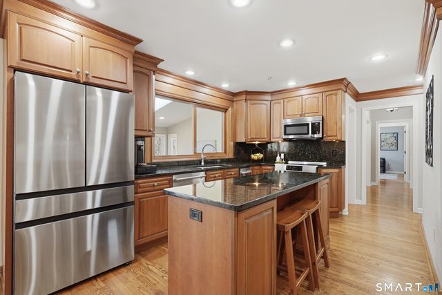 21 Shawnee Lane, Monroe, CT 06468