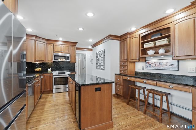 21 Shawnee Lane, Monroe, CT 06468