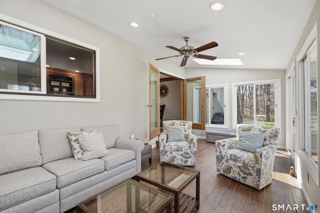 21 Shawnee Lane, Monroe, CT 06468