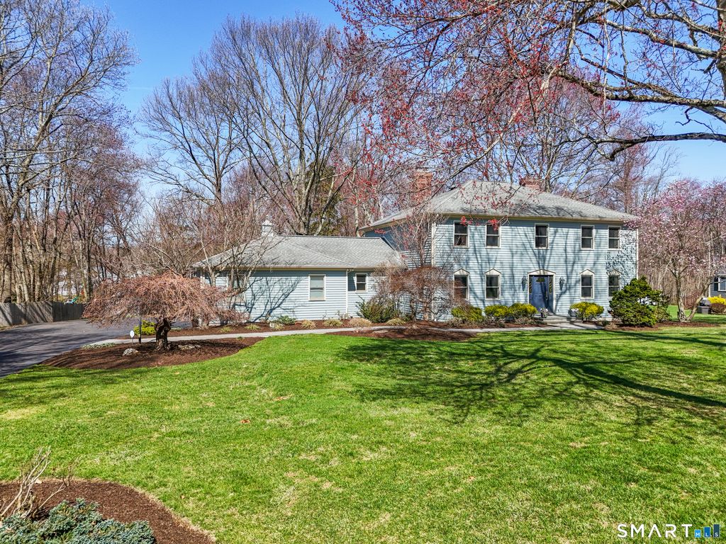 21 Shawnee Lane, Monroe, CT 06468